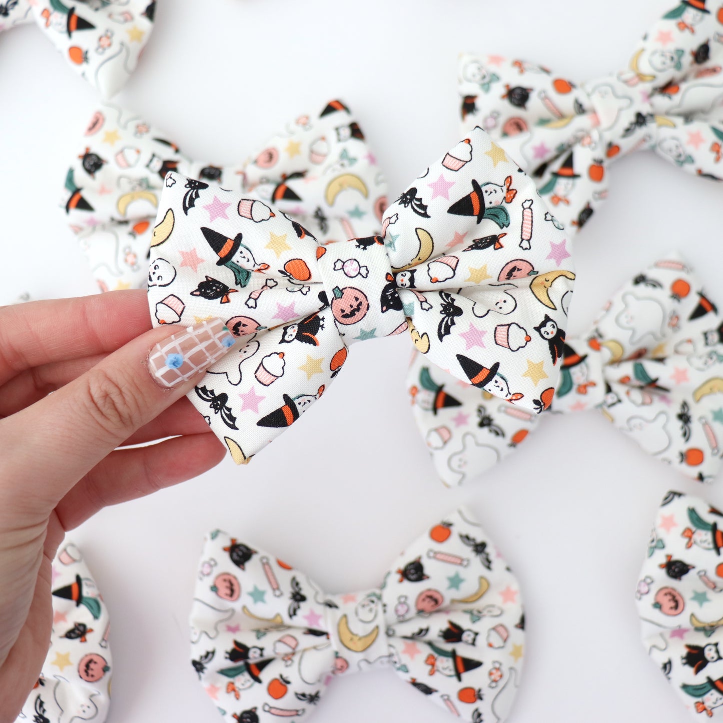 CREAM SPOOKY CUTE- DAPPER DEXTER DOG BOW TIE