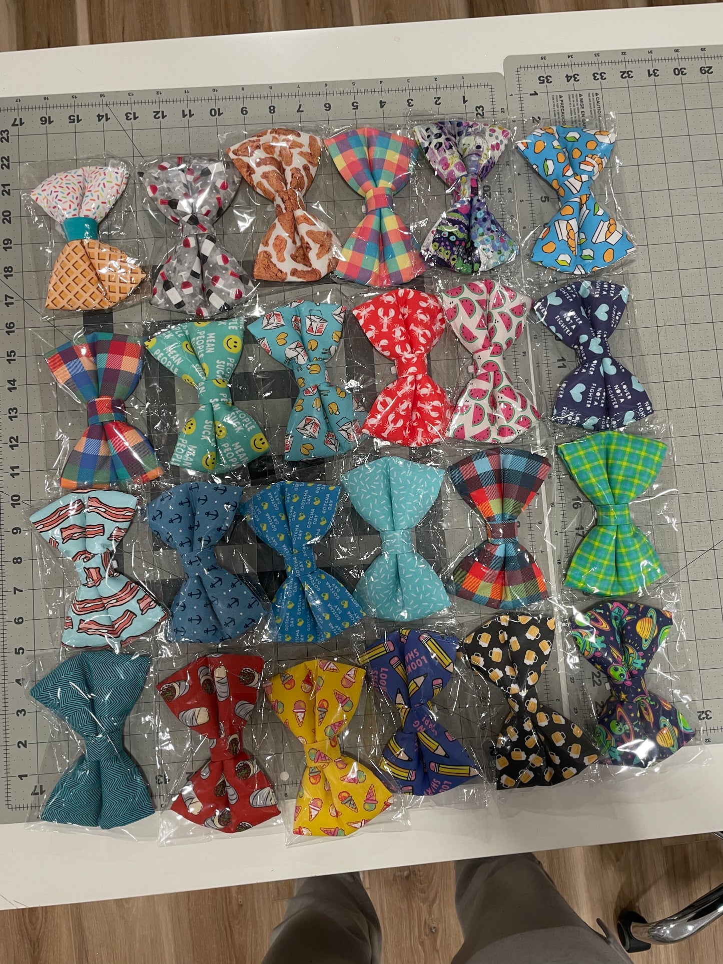 30 ASSORTED LARGE BOW TIES- PACK 2