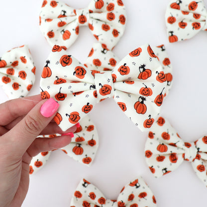 MINI PUMPKINS (ON CREAM) - DAPPER DEXTER DOG BOW TIE