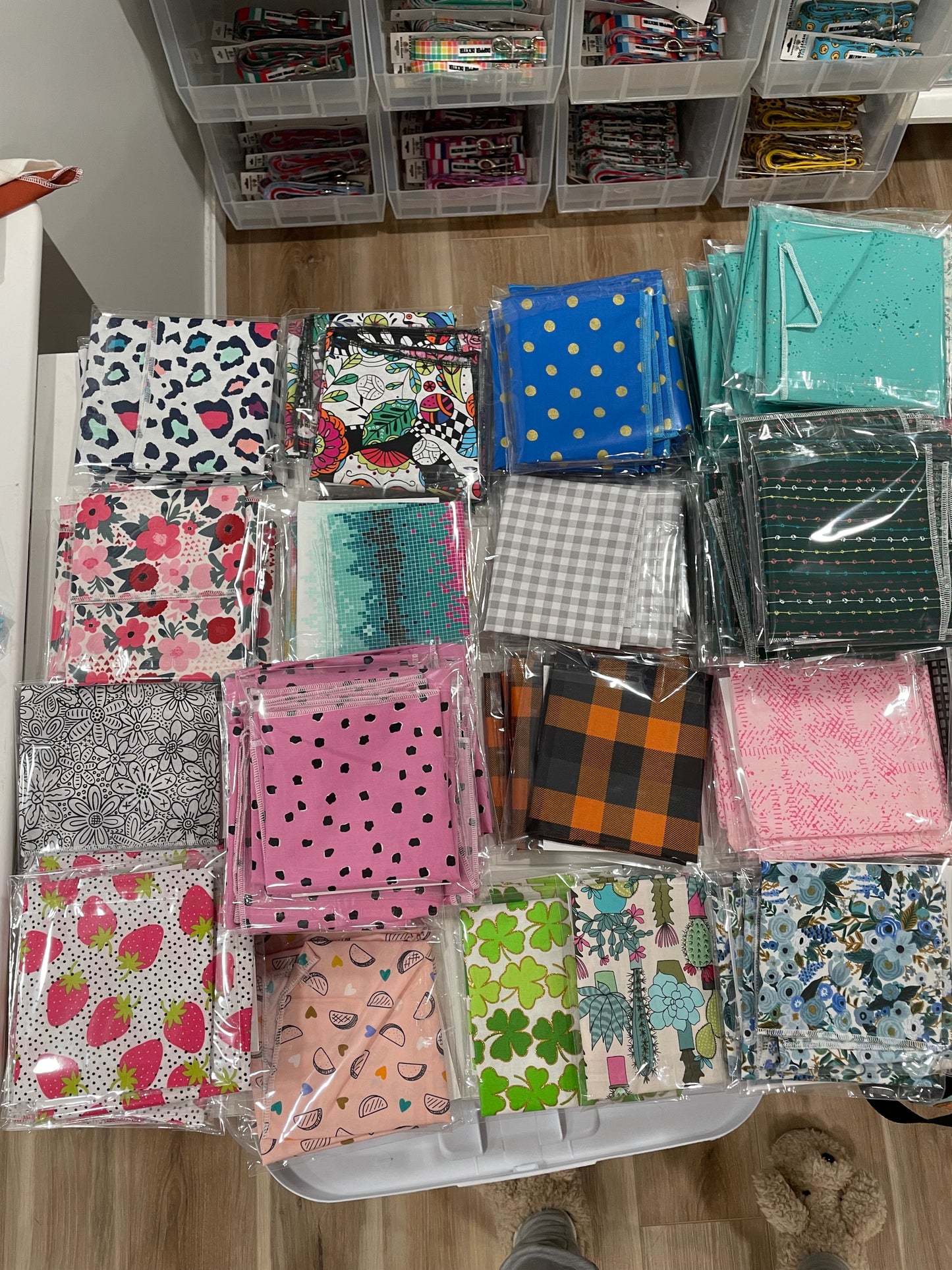 185 ASSORTED SQUARE BANDANAS (WHOLESALE)