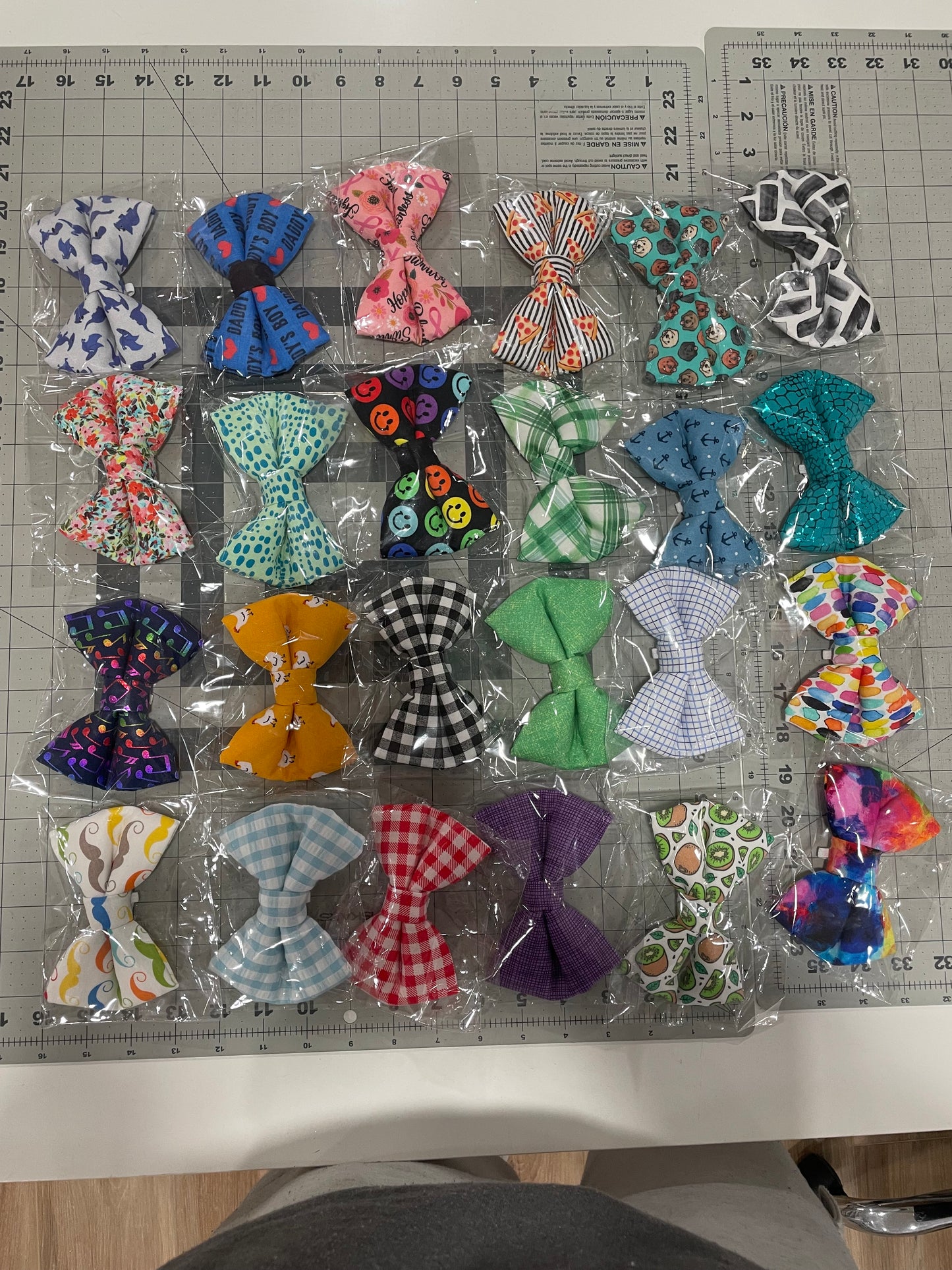 30 ASSORTED MEDIUM BOW TIES- PACK 3